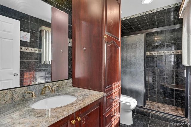 8452 Doncaster, Sterling Heights, MI 48312