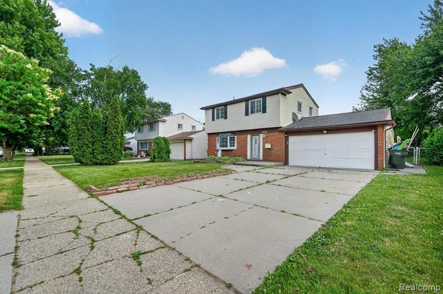 8452 Doncaster, Sterling Heights, MI 48312