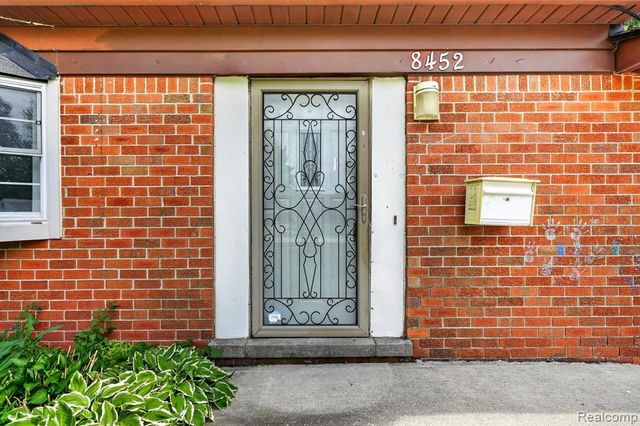 8452 Doncaster, Sterling Heights, MI 48312