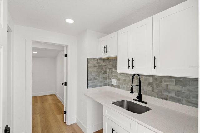 2008 OAKWOOD AVENUE B, Tampa, FL 33605