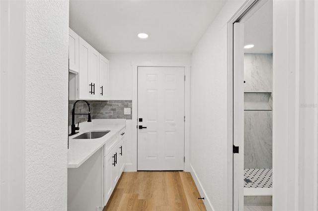 2008 OAKWOOD AVENUE B, Tampa, FL 33605