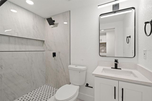 2008 OAKWOOD AVENUE B, Tampa, FL 33605