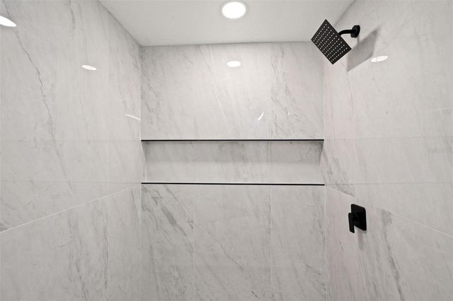 2008 OAKWOOD AVENUE B, Tampa, FL 33605