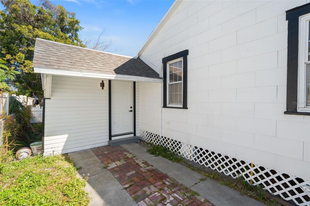 2008 OAKWOOD AVENUE B, Tampa, FL 33605