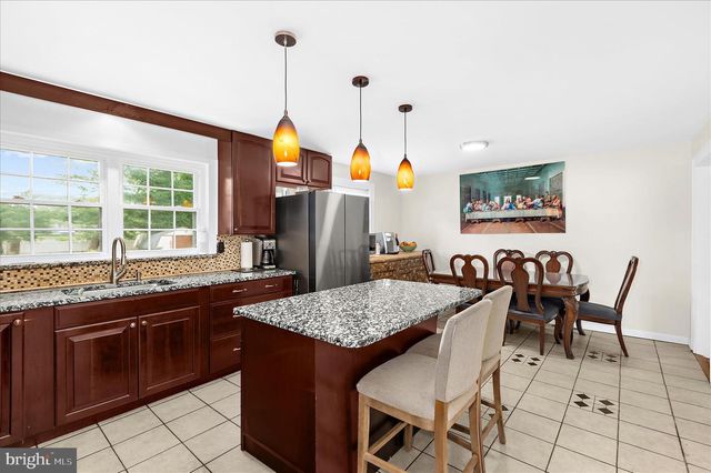949 OAKDALE CIR, Millersville, MD 21108