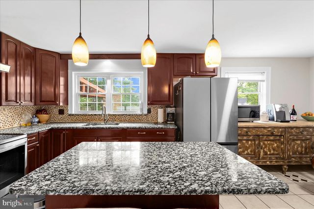 949 OAKDALE CIR, Millersville, MD 21108