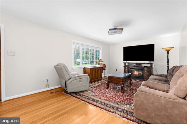 949 OAKDALE CIR, Millersville, MD 21108
