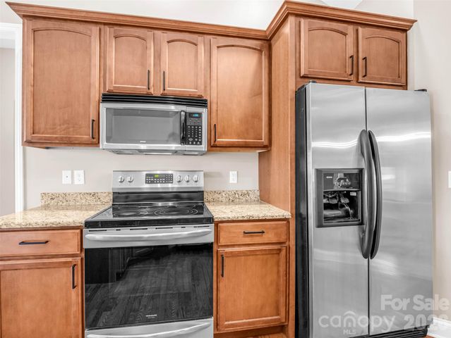 17 Black Iron Lane, Hendersonville, NC 28792