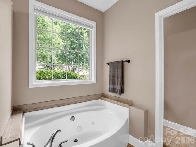 17 Black Iron Lane, Hendersonville, NC 28792