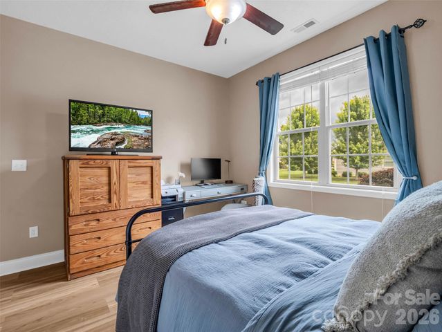 17 Black Iron Lane, Hendersonville, NC 28792