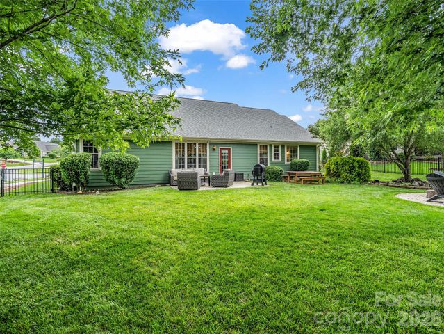 17 Black Iron Lane, Hendersonville, NC 28792