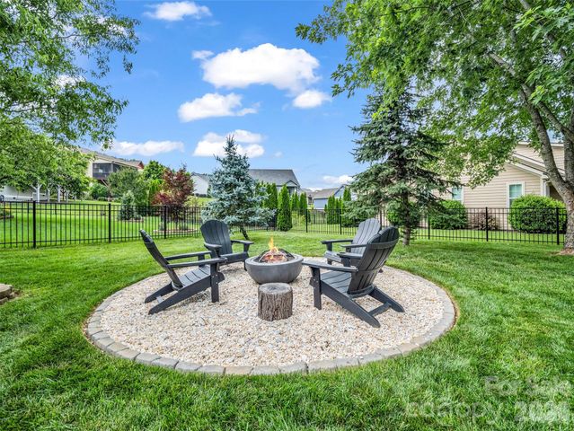17 Black Iron Lane, Hendersonville, NC 28792