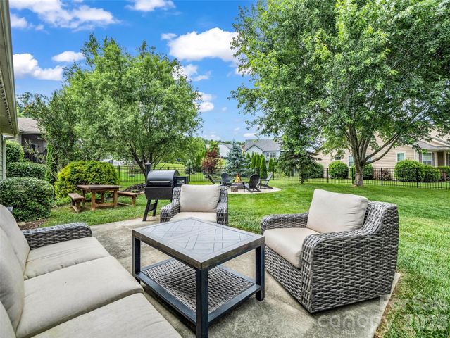 17 Black Iron Lane, Hendersonville, NC 28792