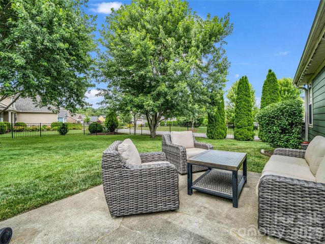 17 Black Iron Lane, Hendersonville, NC 28792