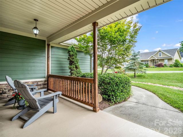 17 Black Iron Lane, Hendersonville, NC 28792