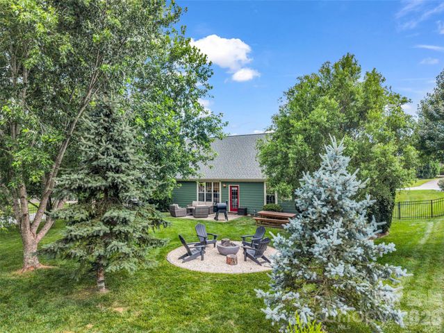 17 Black Iron Lane, Hendersonville, NC 28792