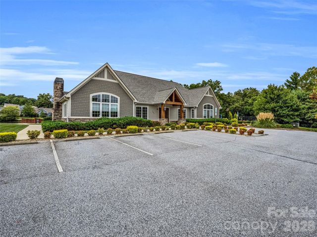 17 Black Iron Lane, Hendersonville, NC 28792