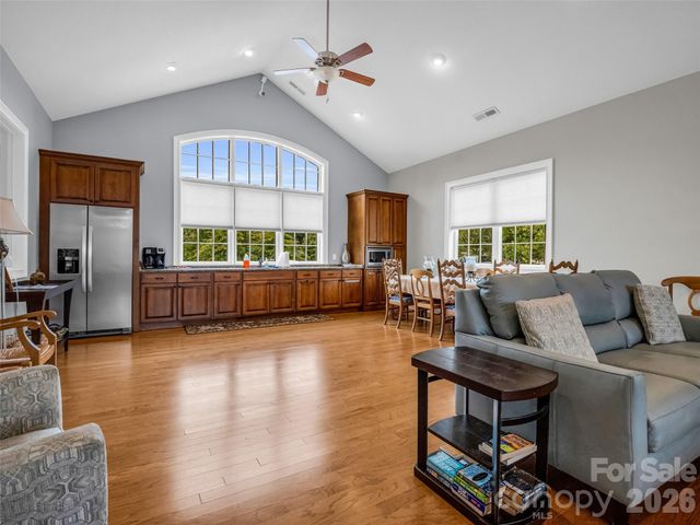 17 Black Iron Lane, Hendersonville, NC 28792