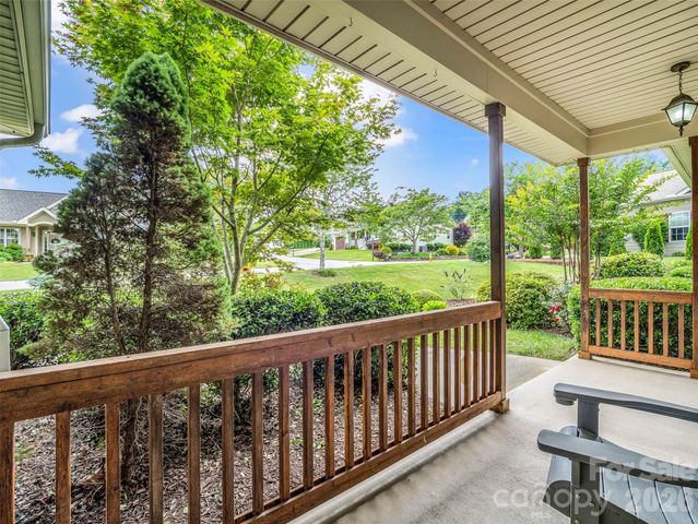 17 Black Iron Lane, Hendersonville, NC 28792