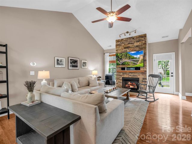 17 Black Iron Lane, Hendersonville, NC 28792