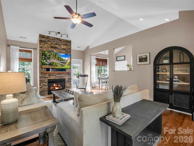 17 Black Iron Lane, Hendersonville, NC 28792