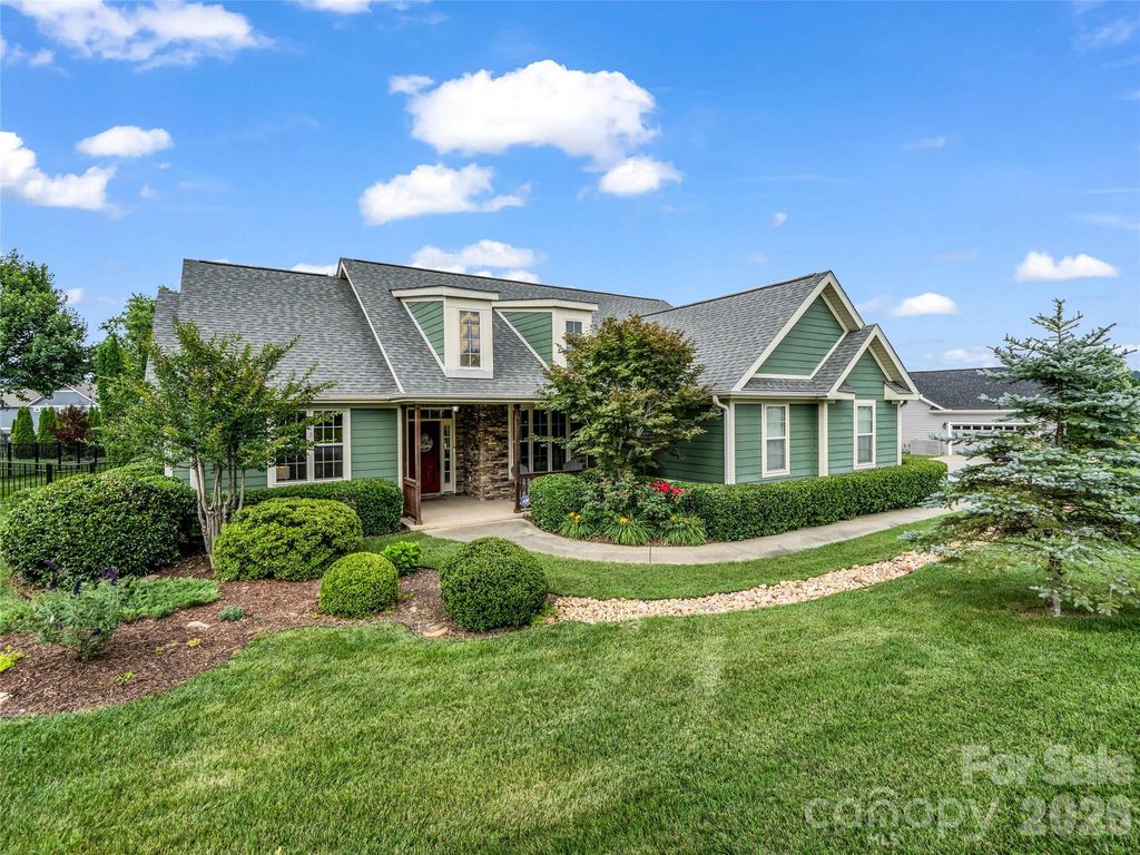 17 Black Iron Lane, Hendersonville, NC 28792