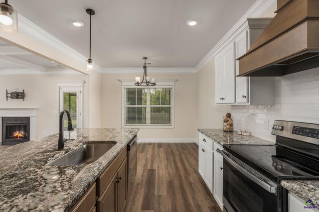 806 Harley Farms, Bonaire, GA 31005