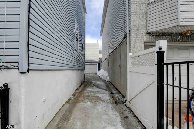 188 Pennington St, Newark City, NJ 07105