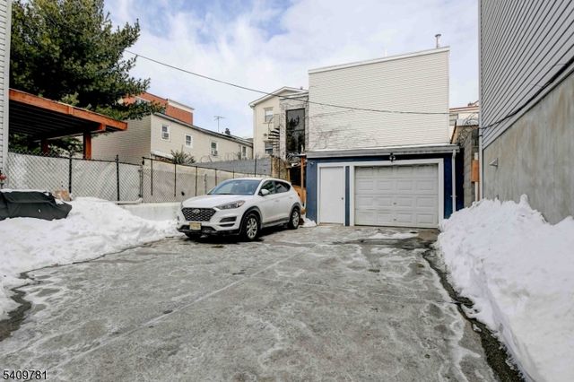 188 Pennington St, Newark City, NJ 07105