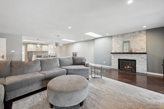 31020 Bayview Drive, Gibraltar, MI 48173