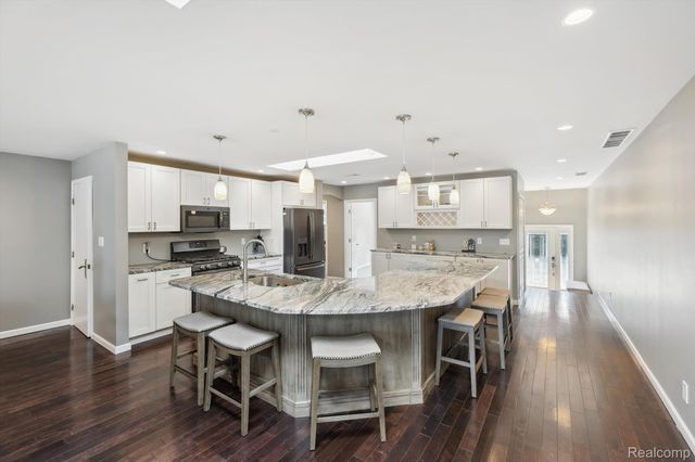 31020 Bayview Drive, Gibraltar, MI 48173