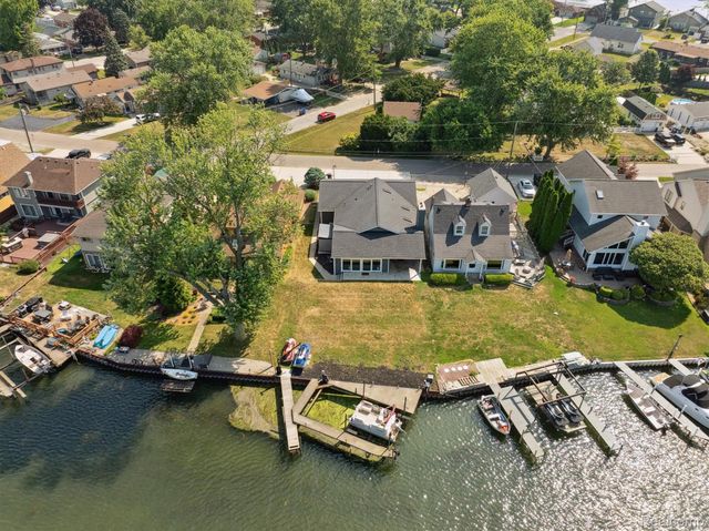 31020 Bayview Drive, Gibraltar, MI 48173