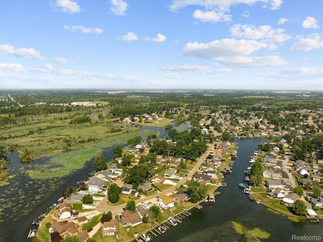 31020 Bayview Drive, Gibraltar, MI 48173