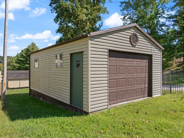 15 Reece Boulevard, Pineville, KY 40977