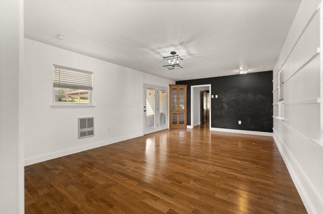 15 Reece Boulevard, Pineville, KY 40977