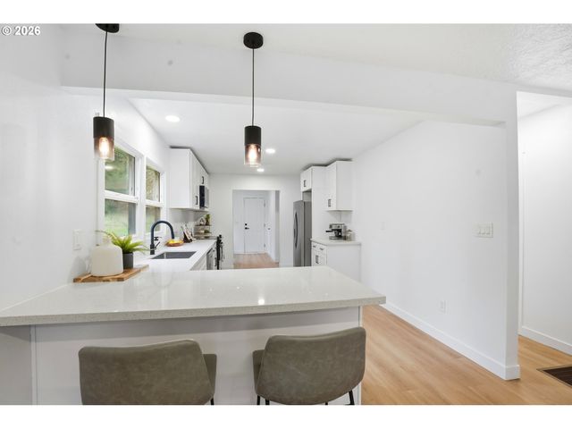 14123 Se UPPER ALDERCREST Dr, Milwaukie, OR 97267