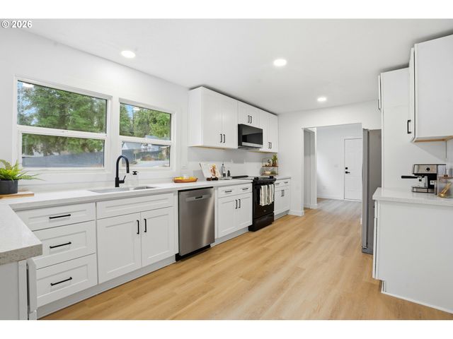 14123 Se UPPER ALDERCREST Dr, Milwaukie, OR 97267