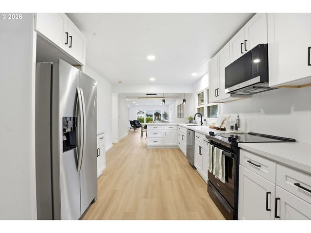 14123 Se UPPER ALDERCREST Dr, Milwaukie, OR 97267