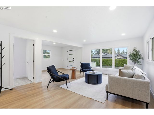 14123 Se UPPER ALDERCREST Dr, Milwaukie, OR 97267