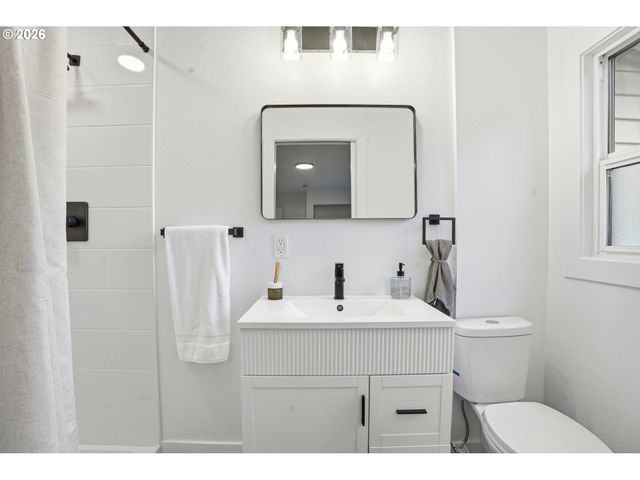 14123 Se UPPER ALDERCREST Dr, Milwaukie, OR 97267