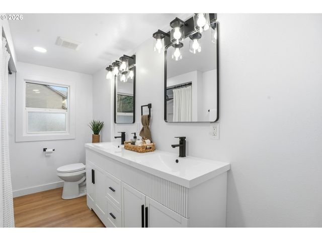 14123 Se UPPER ALDERCREST Dr, Milwaukie, OR 97267