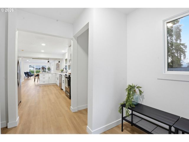 14123 Se UPPER ALDERCREST Dr, Milwaukie, OR 97267