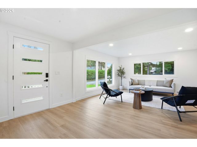 14123 Se UPPER ALDERCREST Dr, Milwaukie, OR 97267