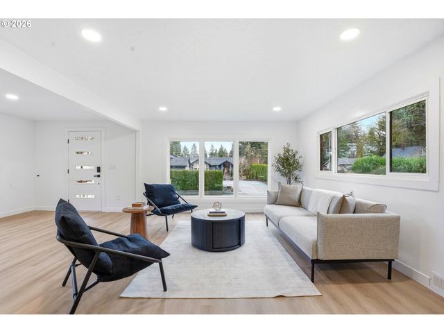 14123 Se UPPER ALDERCREST Dr, Milwaukie, OR 97267