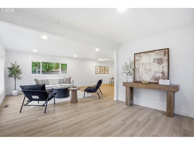 14123 Se UPPER ALDERCREST Dr, Milwaukie, OR 97267