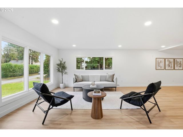 14123 Se UPPER ALDERCREST Dr, Milwaukie, OR 97267