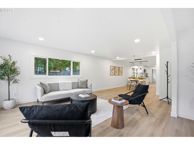 14123 Se UPPER ALDERCREST Dr, Milwaukie, OR 97267