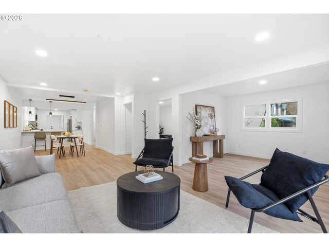 14123 Se UPPER ALDERCREST Dr, Milwaukie, OR 97267