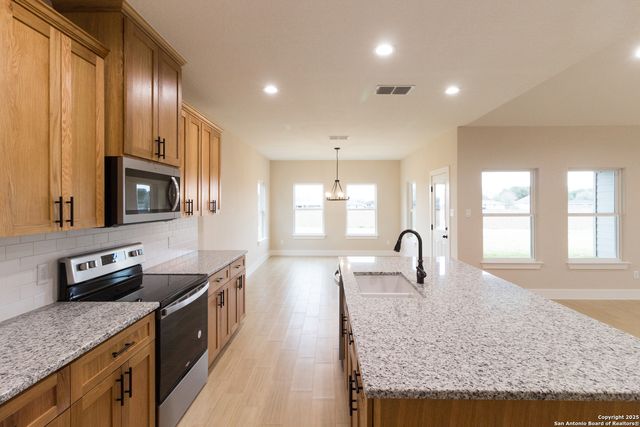 117 Lost Pines Ln, Marion, TX 78124