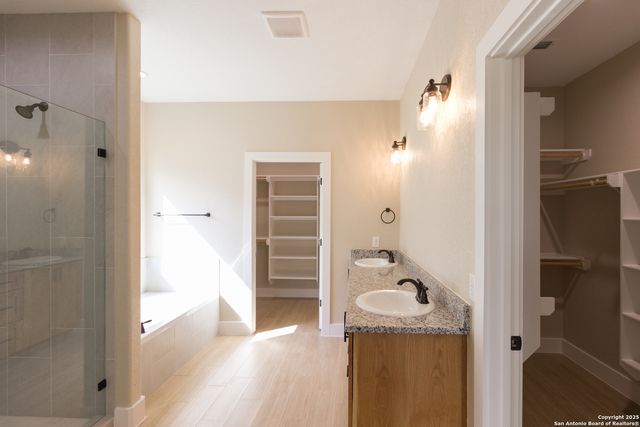 117 Lost Pines Ln, Marion, TX 78124